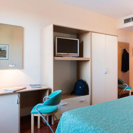 Hotel Torresi Potenza Picena Zimmer foto