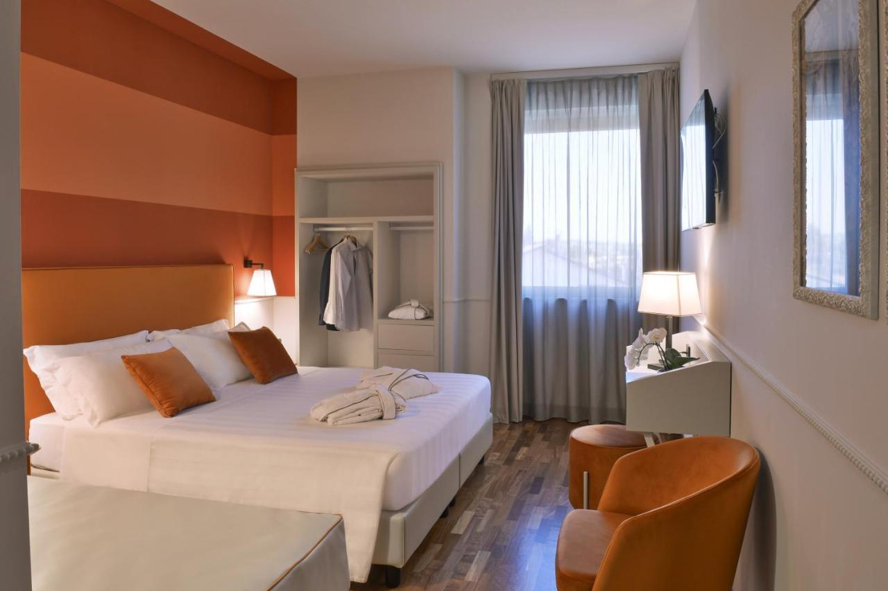 Hotel Torresi Potenza Picena Exterior foto