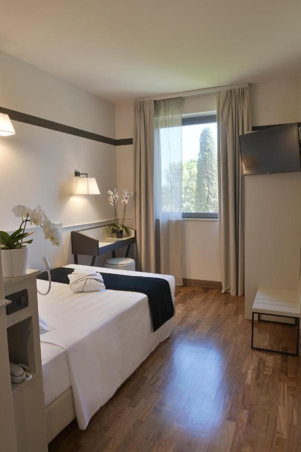 Hotel Torresi Potenza Picena Exterior foto
