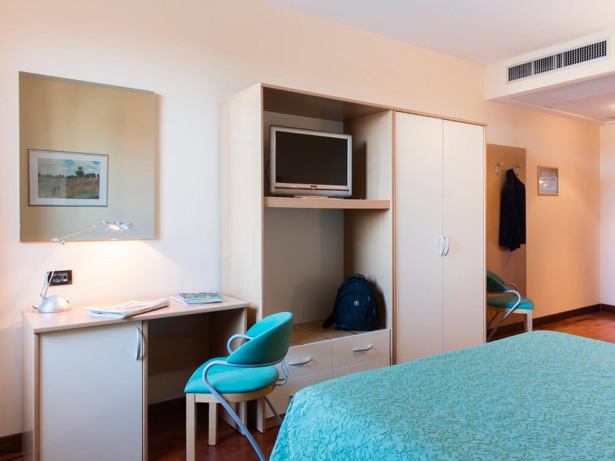 Hotel Torresi Potenza Picena Zimmer foto