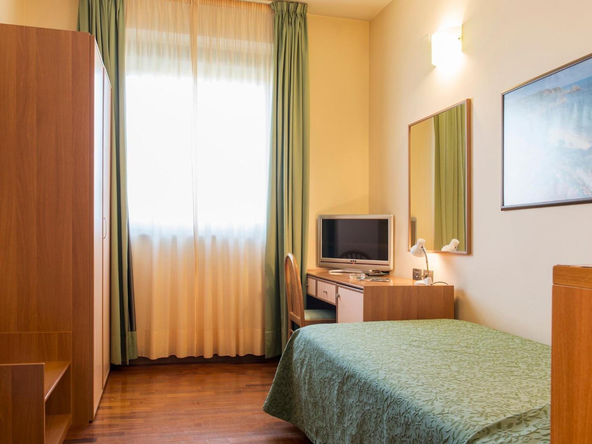 Hotel Torresi Potenza Picena Zimmer foto