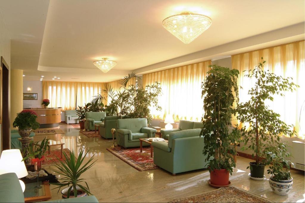 Hotel Torresi Potenza Picena Exterior foto