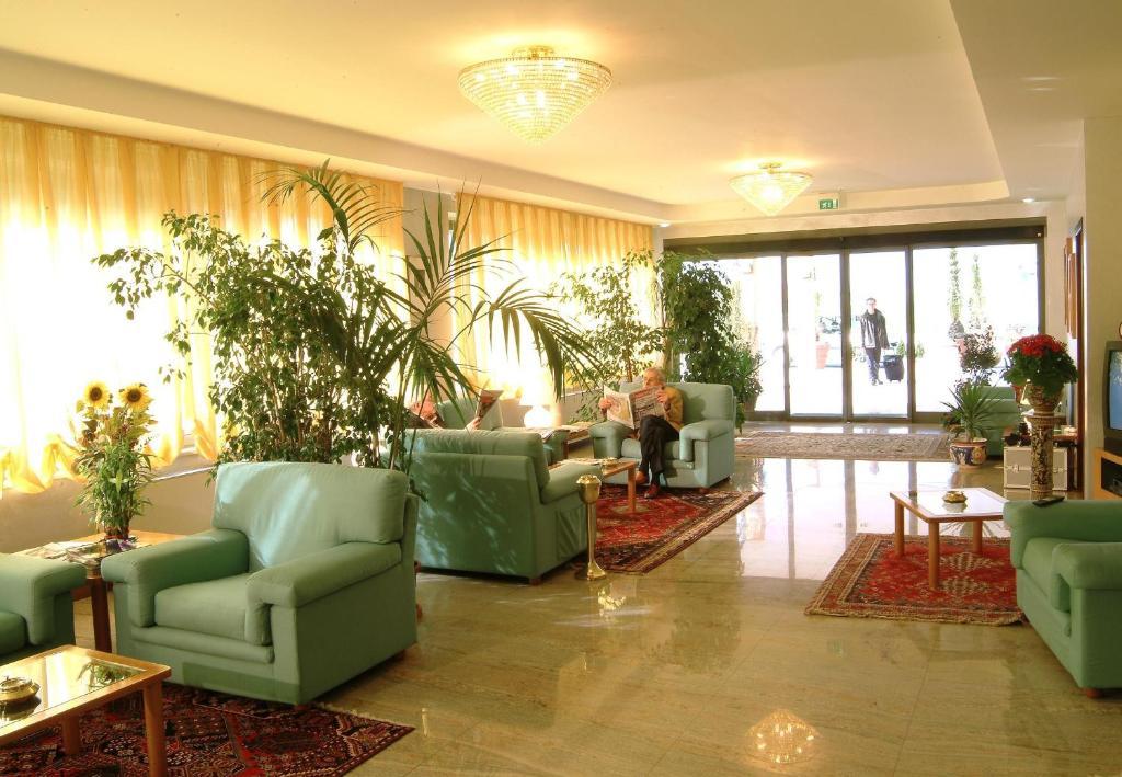 Hotel Torresi Potenza Picena Exterior foto
