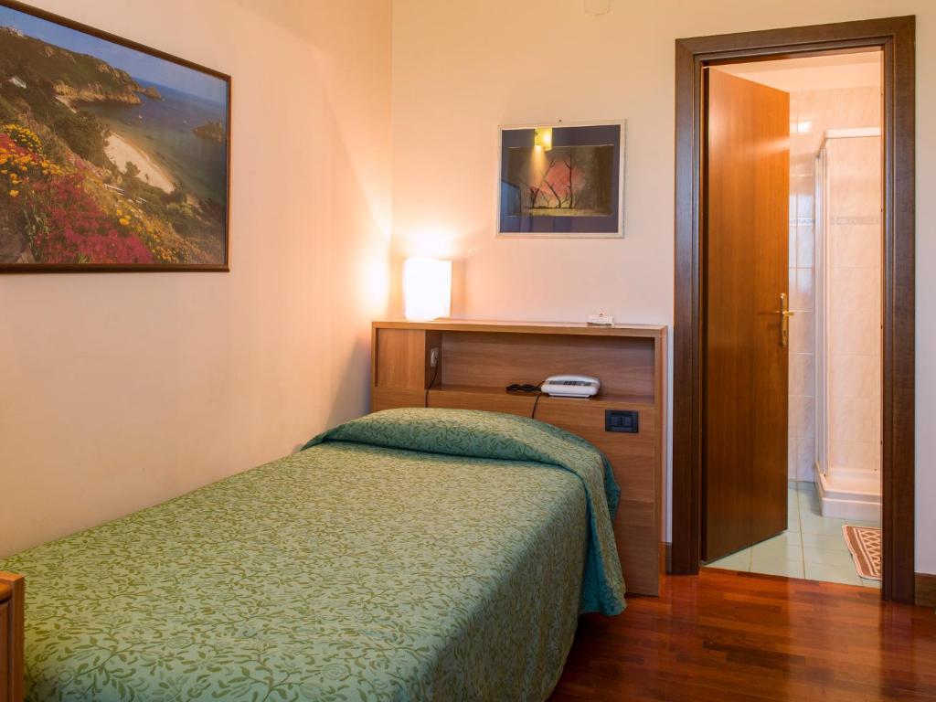 Hotel Torresi Potenza Picena Zimmer foto