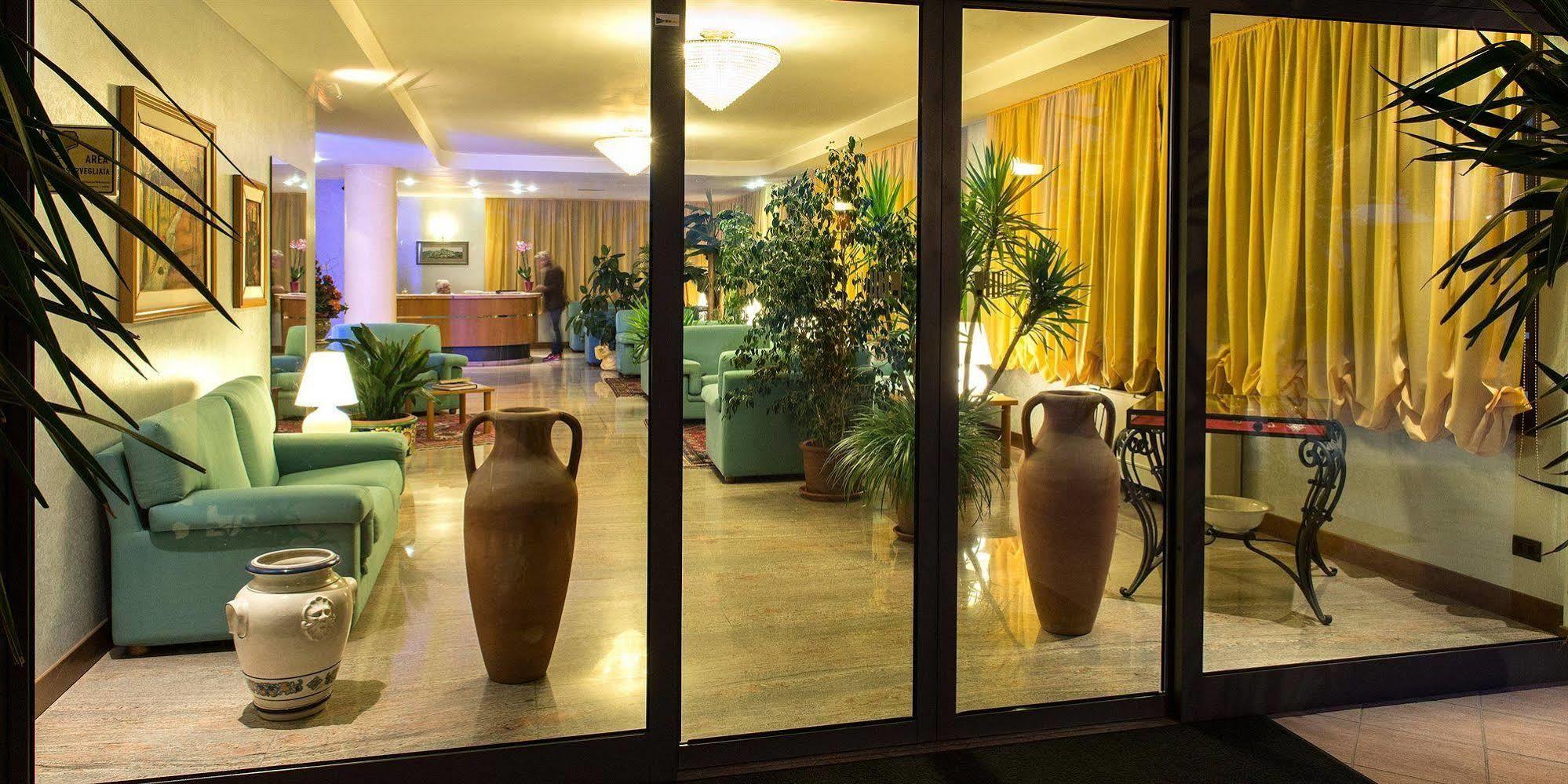 Hotel Torresi Potenza Picena Exterior foto